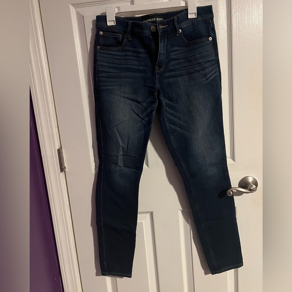 Express Mia mid rise legging, medium-dark wash size 6